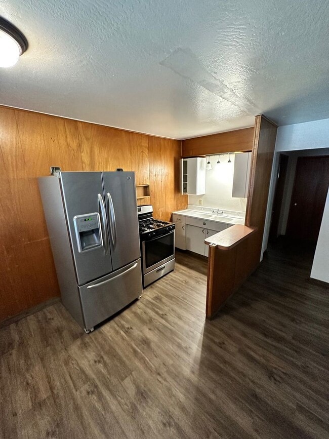 Building Photo - 1BR Apartment available for a long term, n...