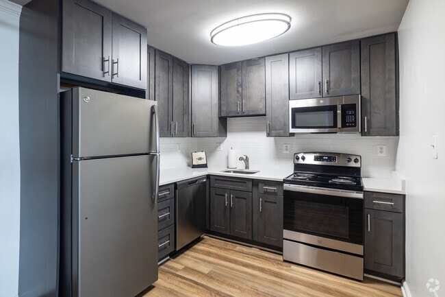 Interior Photo - Whitestone at Landmark