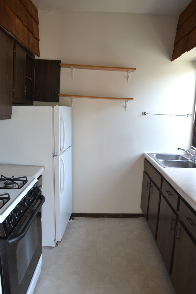 Kitchen - 21 N Mills St