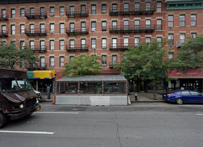 Foto del edificio - 697 10th Ave