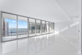 Building Photo - 300 Biscayne Blvd Way