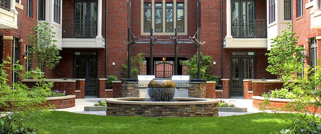 Building Photo - 2810 Selwyn Ave