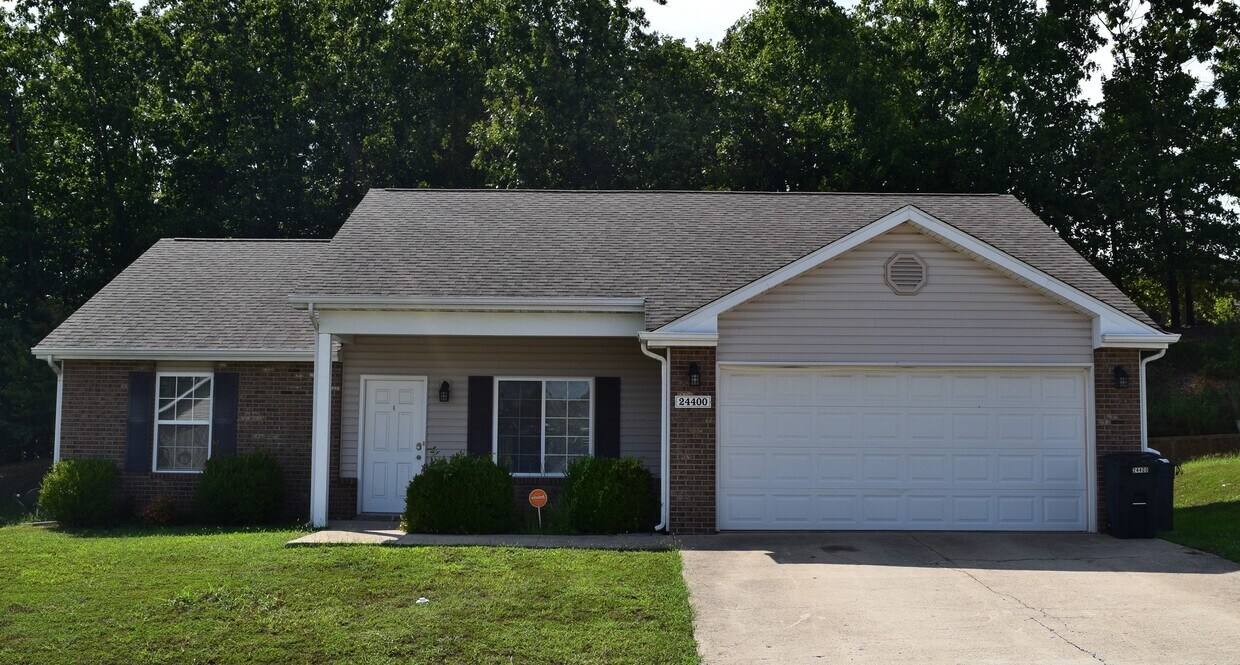 Foto principal - 3 Bed / 2 Bath Home in Timber Run – Dog Fr...