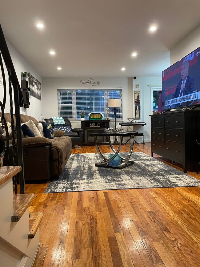 Foto del edificio - 22411 Horace Harding Expy