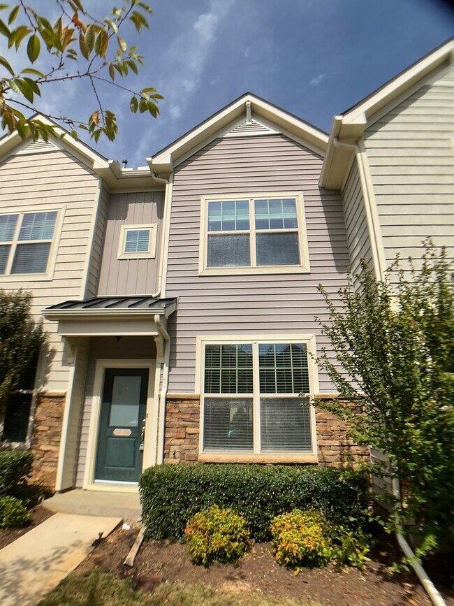 Building Photo - Spacious 2 bed, 2.5 bath with Loft in Thom...
