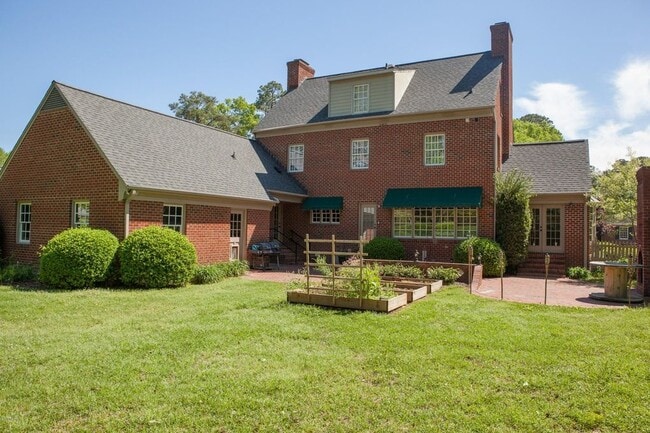 Building Photo - 1606 Cambridge Dr