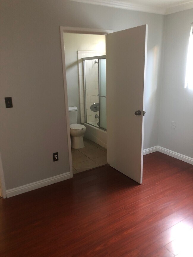 Foto del edificio - 10059 Pinewood Ave