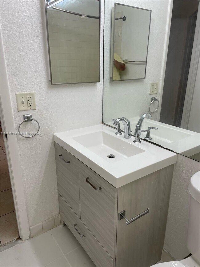 Foto del edificio - 10115 W Sunrise Blvd