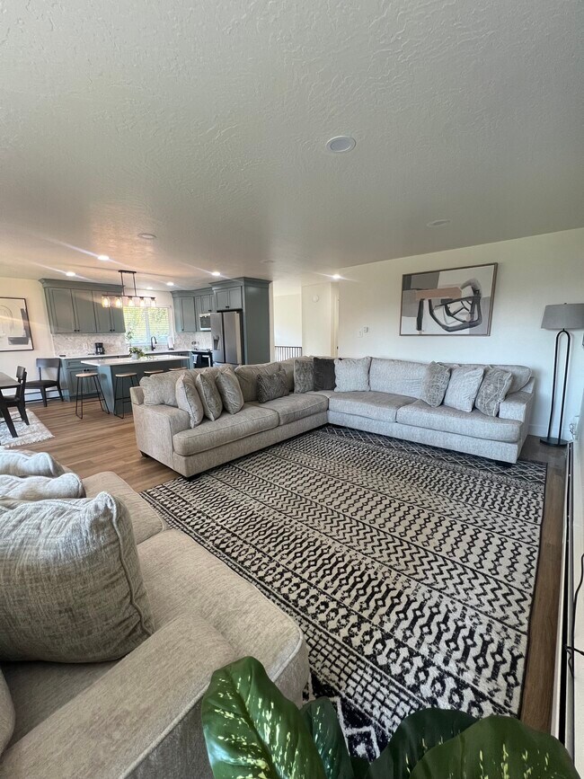 Foto del edificio - 2600 E Harrison Ave