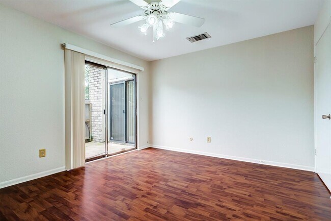 Foto del edificio - 8100 Cambridge St
