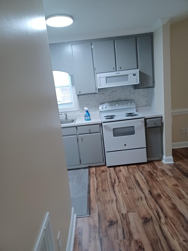 Building Photo - 4112 Cypress Dr NW