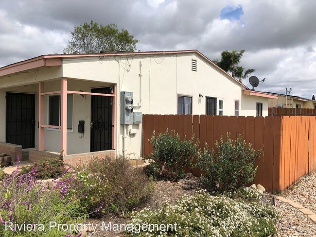 Building Photo - 4805-4807 Hidalgo Ave