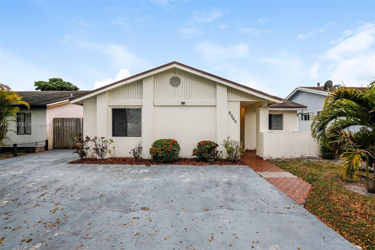 Foto principal - 5360 NW 197th Ln