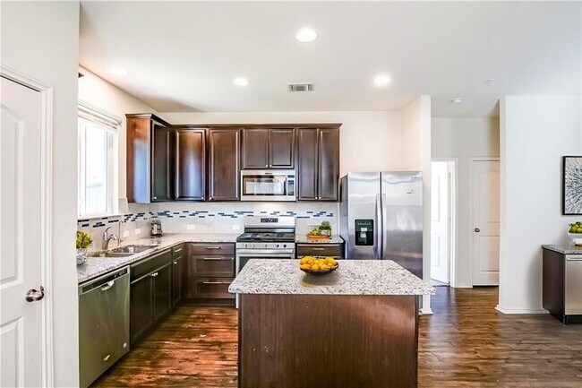 Building Photo - 253 Beechnut Dr