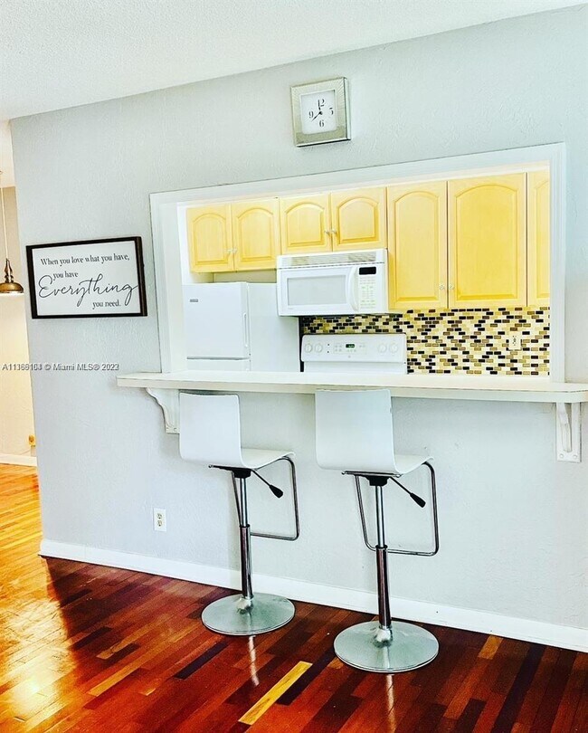 Foto del edificio - 2110 NE 39th St