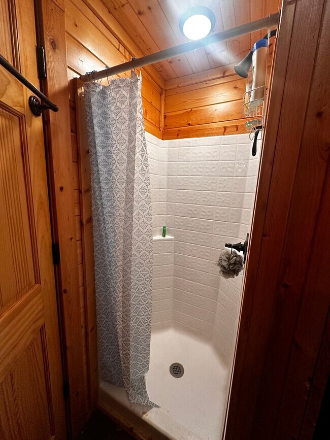 Building Photo - CABIN - Brock ISD - HORSES WELCOME