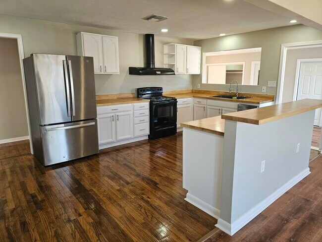 Foto del edificio - 513 Oakdale Dr