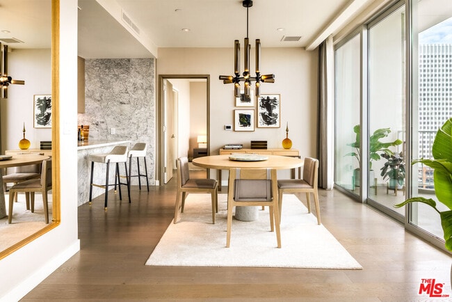 Building Photo - 2025 Ave of the Stars