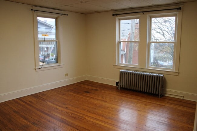 Building Photo - 2nd Floor Apartment