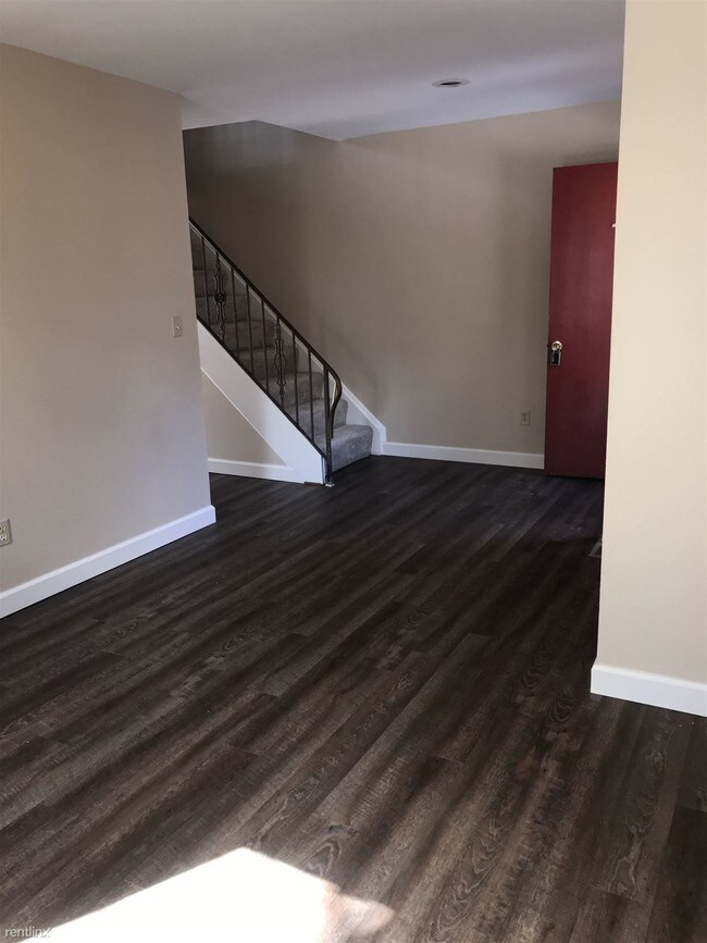 Building Photo - 3 br, 1.5 bath Condo - 12 Burwood Ct Burwo...