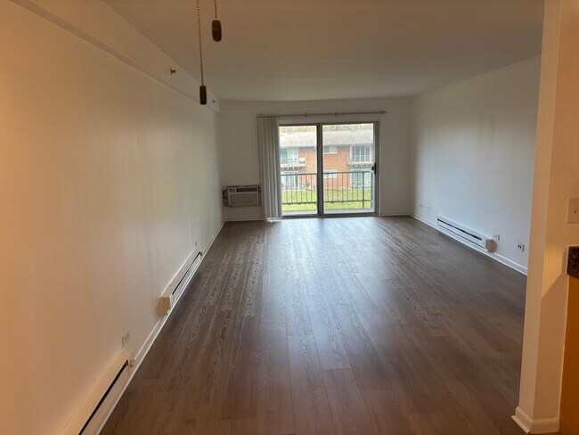 Foto del edificio - 1900 Knights Bridge Dr