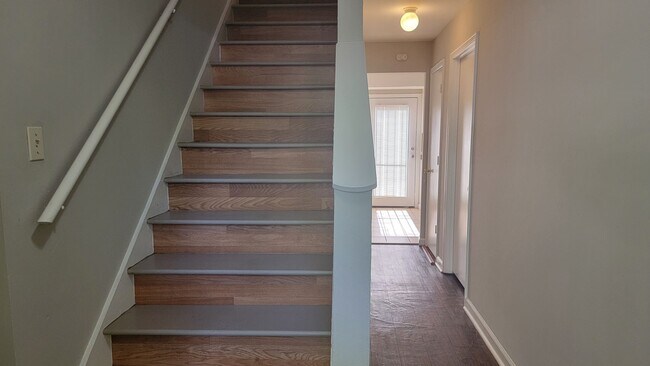 Foto del edificio - No Car... No Problem. Walk to Marta Train ...