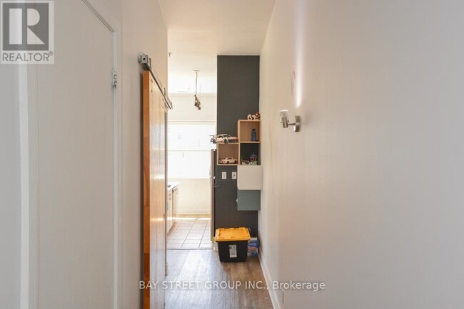 Photo du bâtiment - 700 King St W