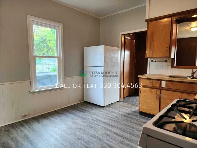 Foto del edificio - 1030 Sawyer Ave