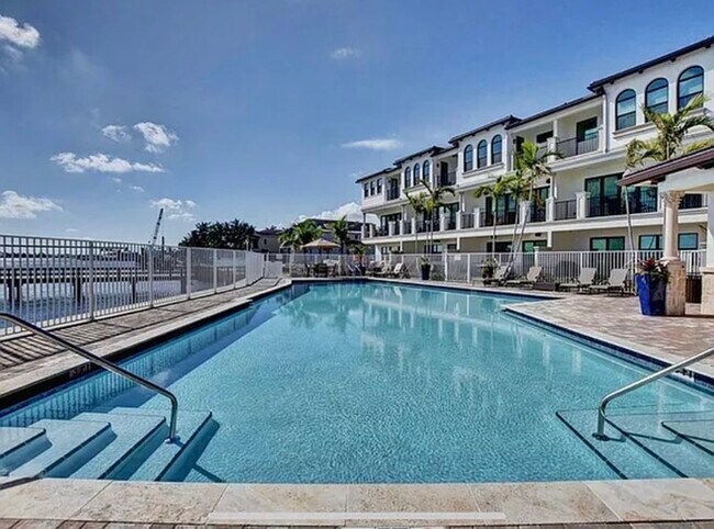 Foto del edificio - 601 Windward Cir N