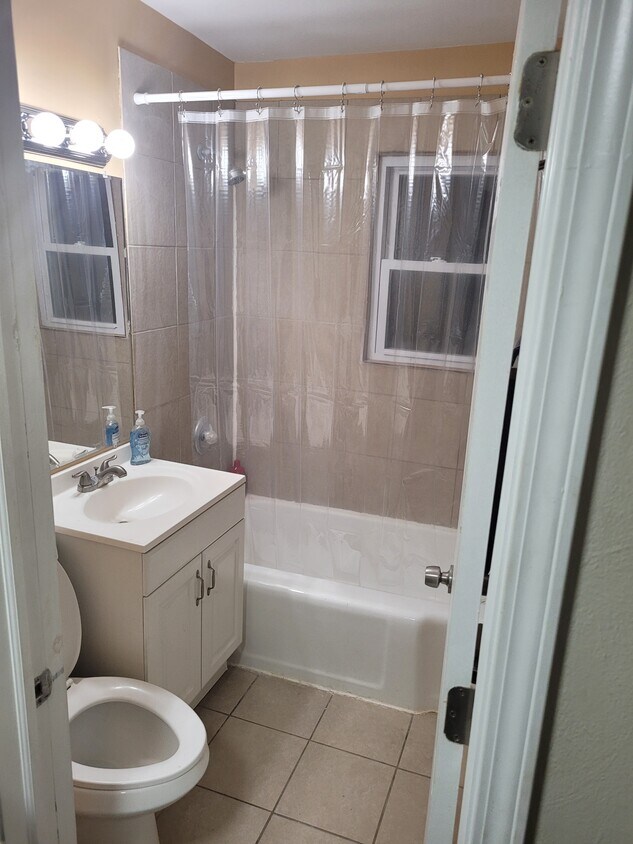 Primary Photo - 1332 Wentworth Ave