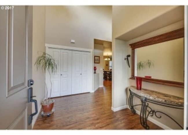 Building Photo - Immaculate 4BD in Salmon Creek! Open Conce...