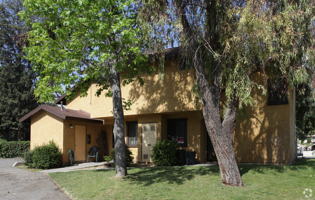 Building Photo - Plum Tree Apartments