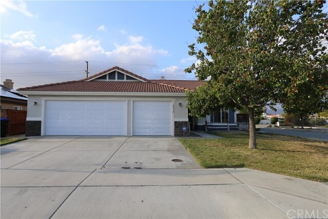 Building Photo - 4450 Rainbow View Way