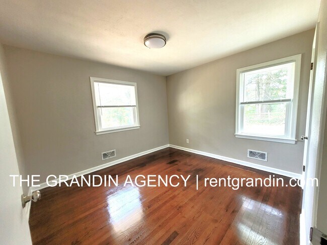 Foto del edificio - 8475 Cloverdale Rd