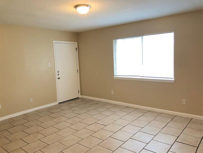 Foto del edificio - 7300 Twin Crest Dr