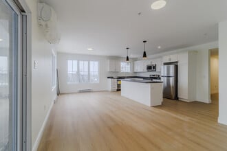 Building Photo - 975 Brookside Dr