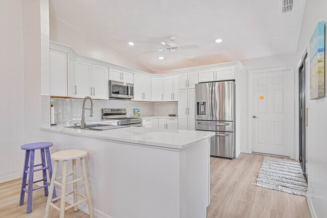 Building Photo - ***FULLY FURNISHED - 2/2 Villa W/Garage - ...