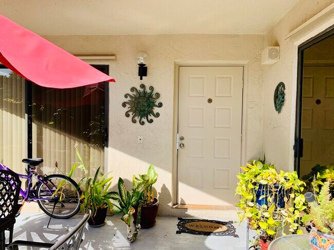 Building Photo - 8559 Boca Rio Dr