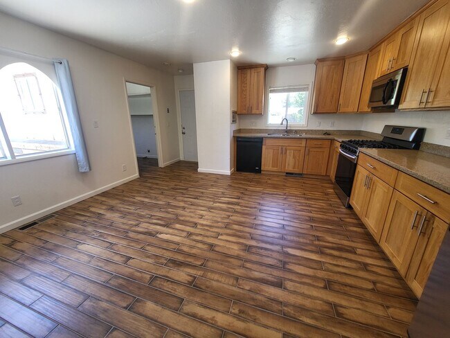 Foto del edificio - 3602 Green Acre Dr