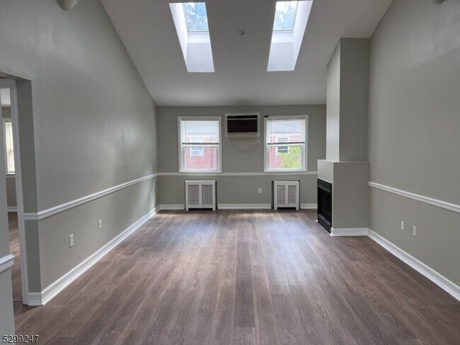 Building Photo - 349 Bloomfield Ave