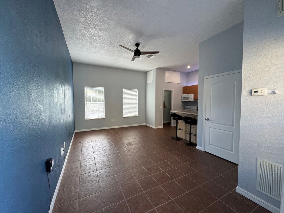 Foto principal - 110 E Harding St