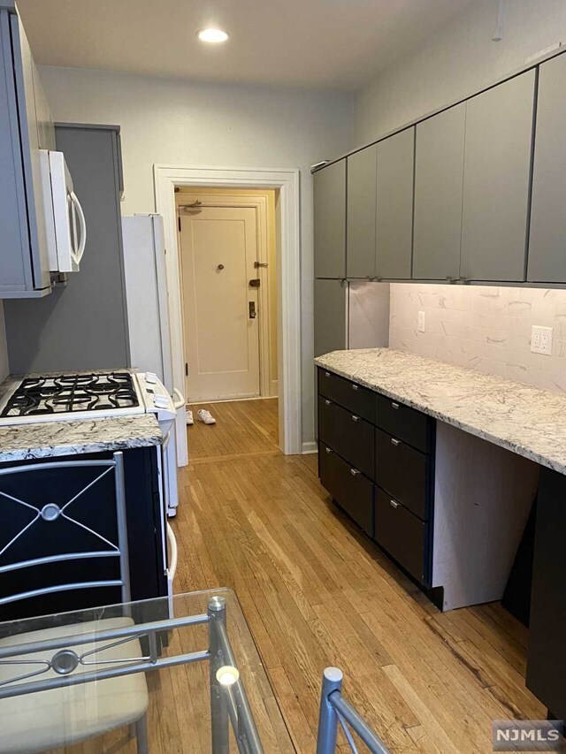 218 Broad Ave Unit 3A, Leonia, NJ 07605 Condo for Rent in Leonia, NJ