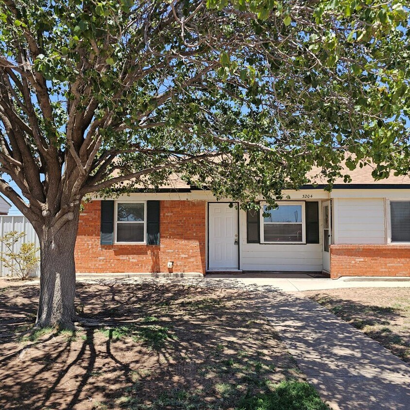 Foto principal - 3204 W Kansas Ave