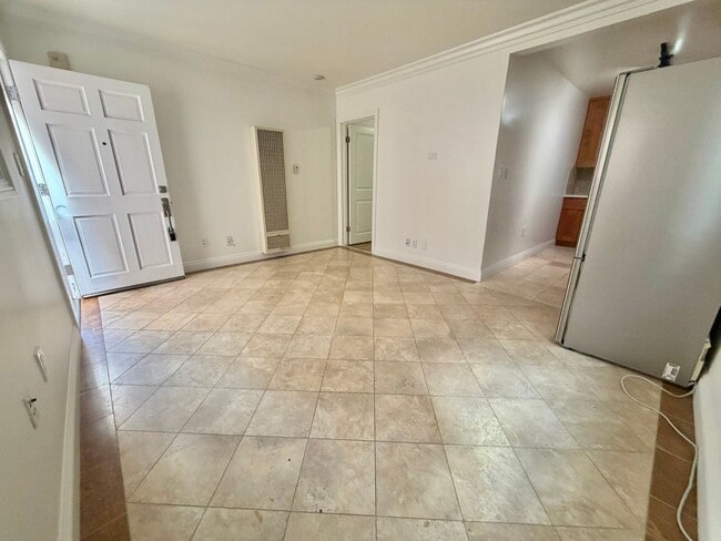 Building Photo - 208 Seaview St