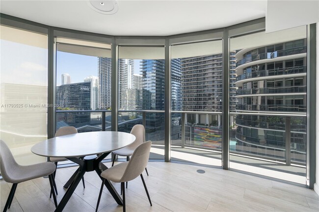 Foto del edificio - 55 SW 9th St