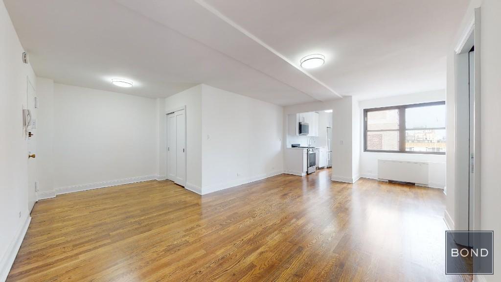 Primary Photo - 145 E 16th St