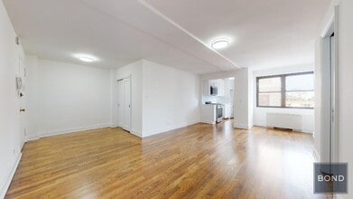 Building Photo - 145 E 16th St