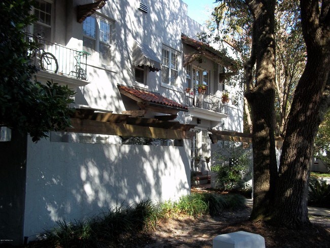 Foto del edificio - 1066 Sorrento Rd