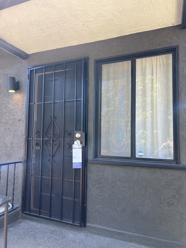 Building Photo - 12660 Oxnard St