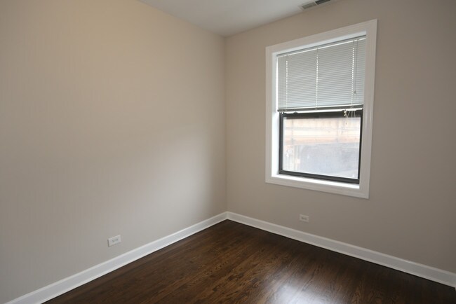 Foto del edificio - 4655 N Lincoln Ave